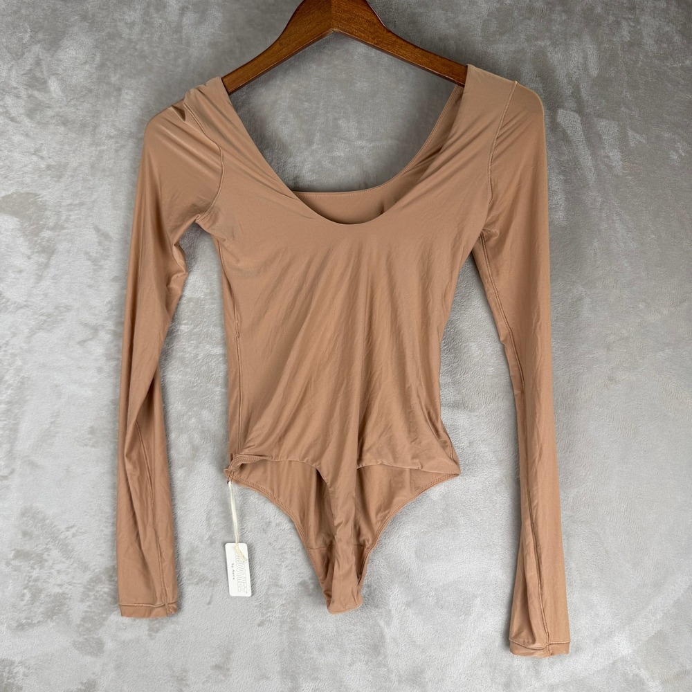 Aerie Smoothez Long Sleeve Bodysuit Tan Nude Scoop Neck Thong M NWT